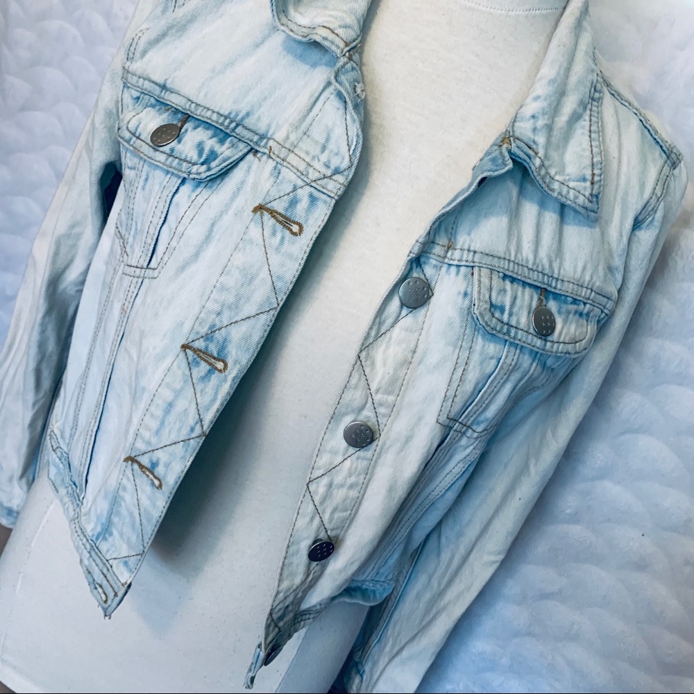 💎5/$25💎 Light Blue Jeans Jacket